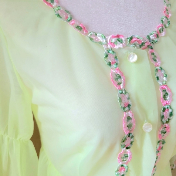 50's FEMININE DRESSING GOWN FLORAL LEMON LIME YELLOW - Picture 3 of 14